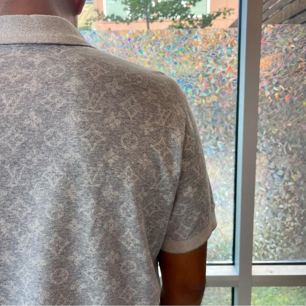 Large Louis Vuitton gray Polo monogram print - Picture 5 of 7